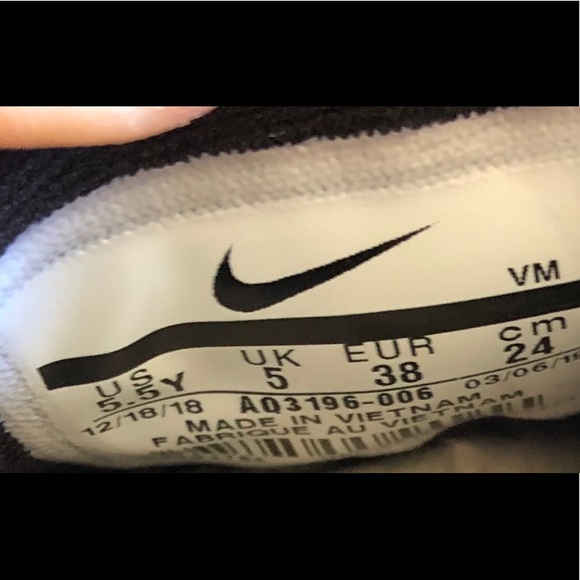 Nike Air Max 720. Brand new in Box. Triple black - Picture 12 of 15